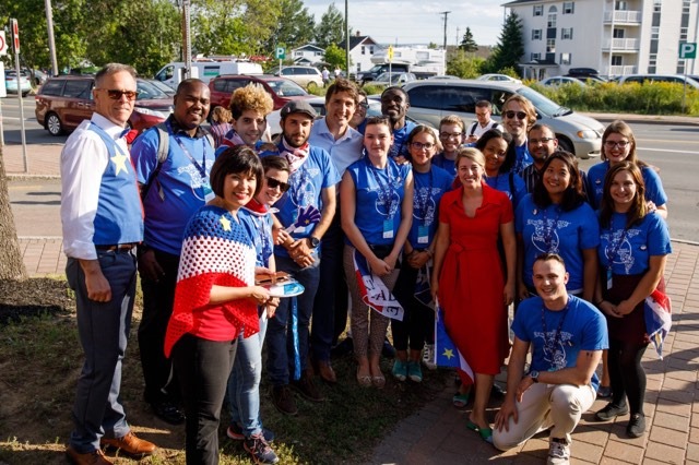 Les participants ont eu le privilège de rencontrer rapidement le Premier ministre du Canada Justin Trudeau, ainsi que la ministre du Tourisme et des langues officielles Mélanie Joly, la ministre de la Santé Ginette Petitpas et le député Pat Finnigan.