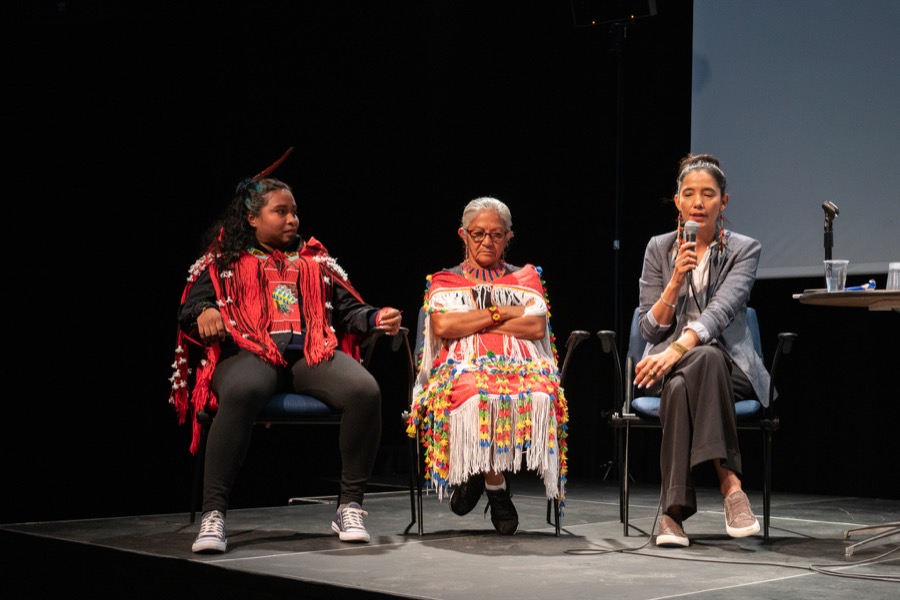 Participation de Cécile Kouyouri au colloque « Résistances des femmes autochtones dans les Amériques ». Crédit: Cannelle Wiechert.