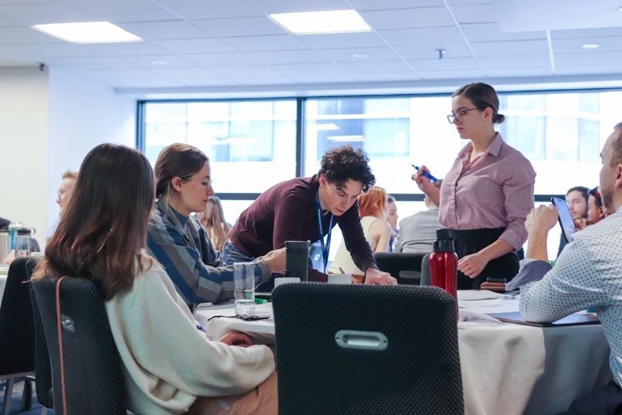 Séance de travail du groupe de la réflexion jeunesse