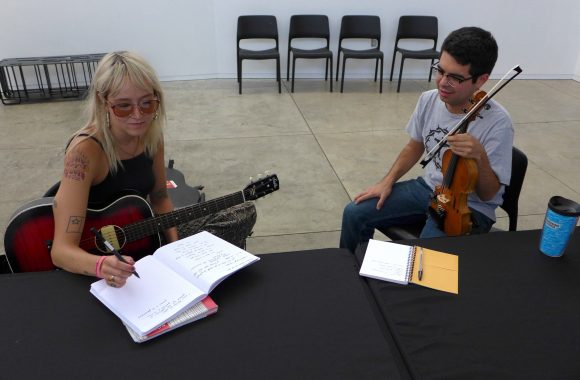 Katrine Noël des Hay Babies compose une toute nouvelle chanson avec le musicien louisianais Zachary Patrick Fuselier. Une belle collaboration entre les francophonies des Amériques!