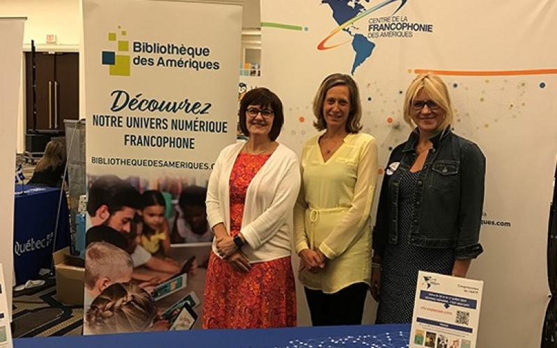 Johanne Whittom, présidente-directrice générale du Centre, Flavie-Isabelle Hade, directrice générale adjointe et directrice de la programmation, et Aleksandra Grzybowska, coordonnatrice de la Bibliothèque des Amériques, au congrès de l’AATF.